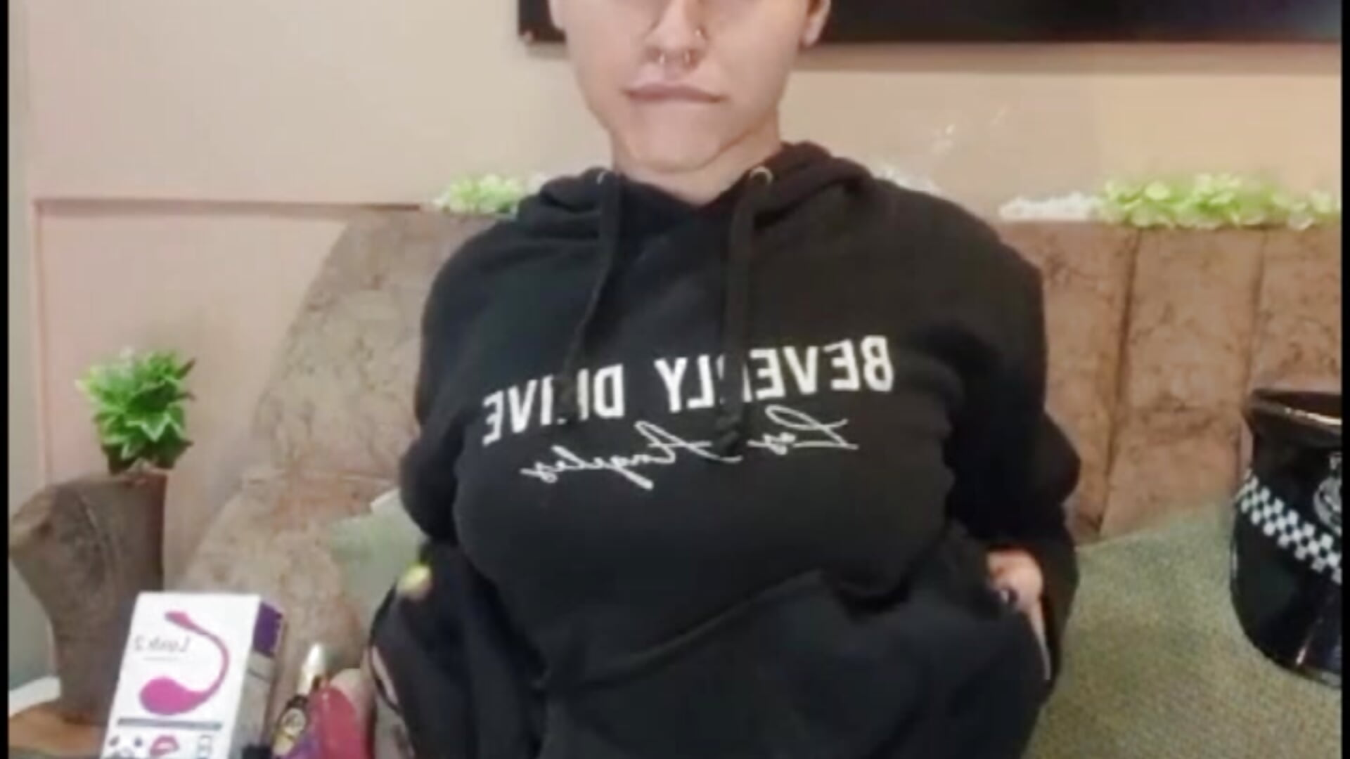 2025-02-08 22-43-08_23– miss_tatta kameramodell videója