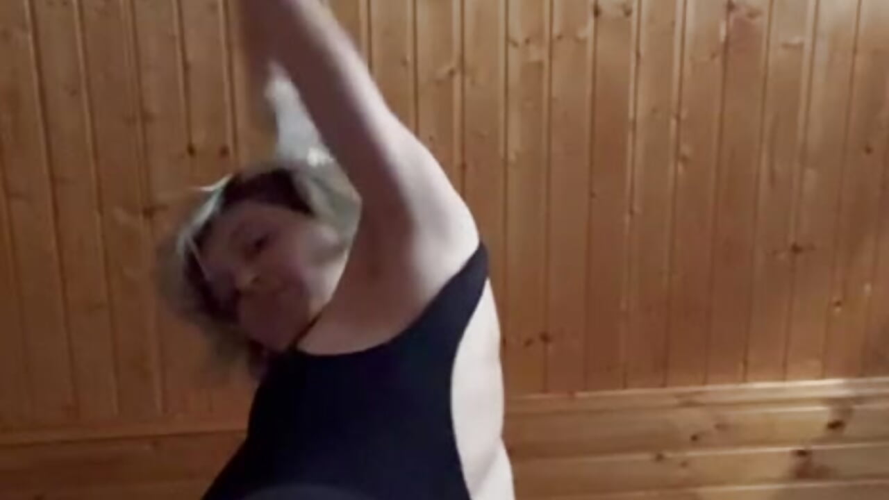 Trying a new swimming suit - video by Lea_Elfie