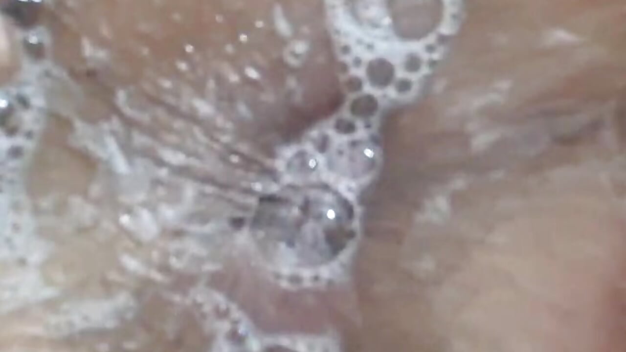 LOVE BUBBLES 🧼🍑💦