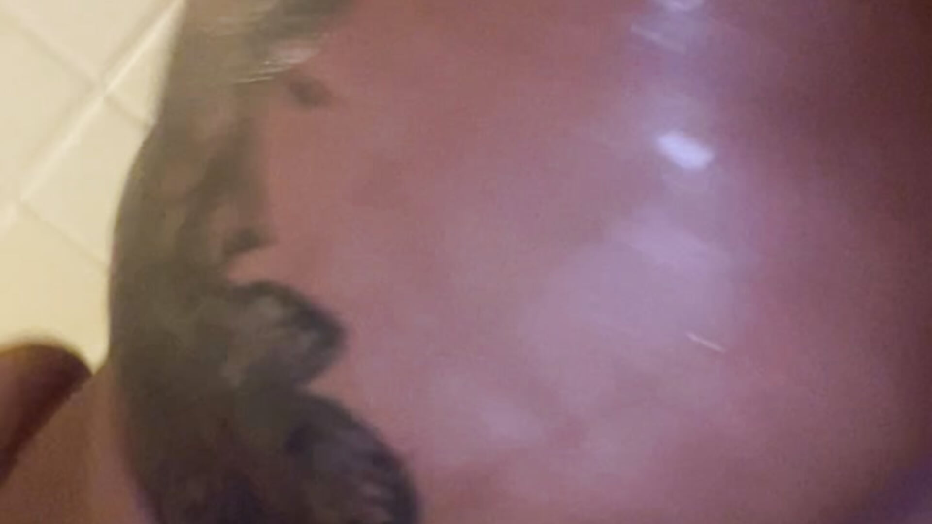 Fat ass hot shower – video af SnackingSideburn