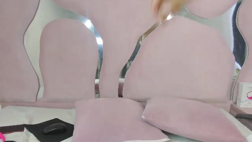 TOUCH WHIT ME BABY 💜 – video modela na kameri eithana_spicy