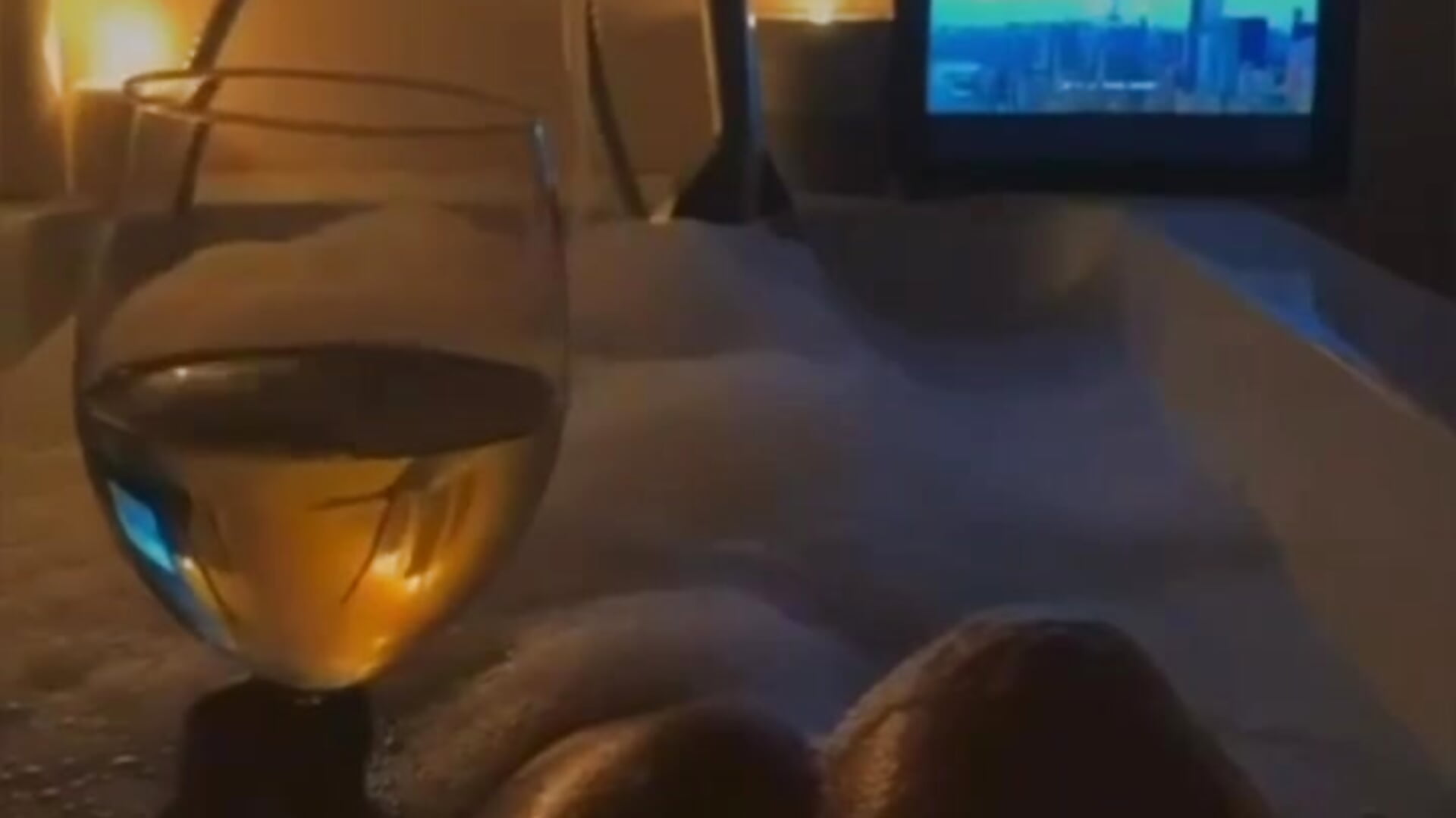 Jump to me) - วิดีโอโดย Valarique โมเดลแคม