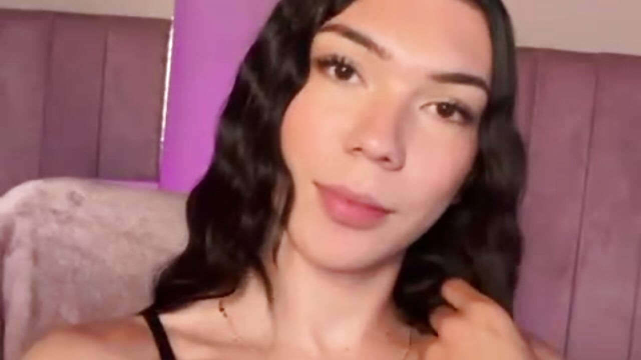 WhatsApp Video 2025-06-05 at 1,07,03 AM - video by Mia_mtnz02 cam model