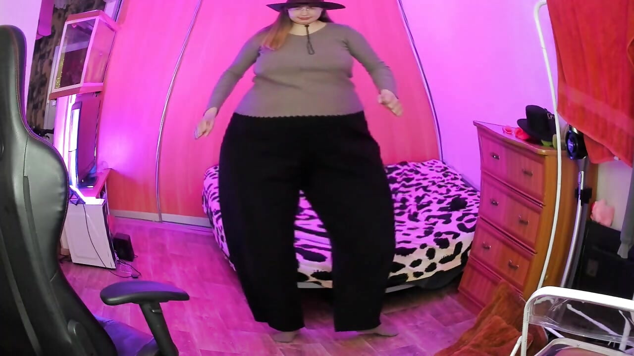 Cowboy warm-up after a plate of dumplings - vidéo du modèle de showcams just_fucked777