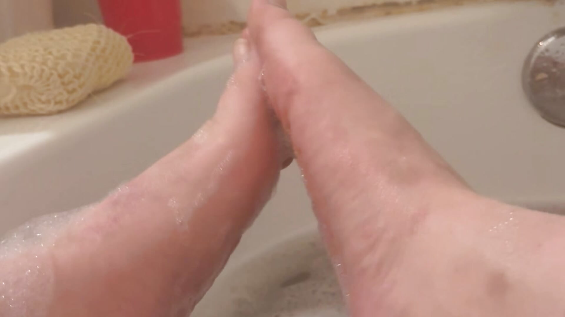 Soapy🧼feet 🦶 - vidéo du modèle de showcams KadiSparkle