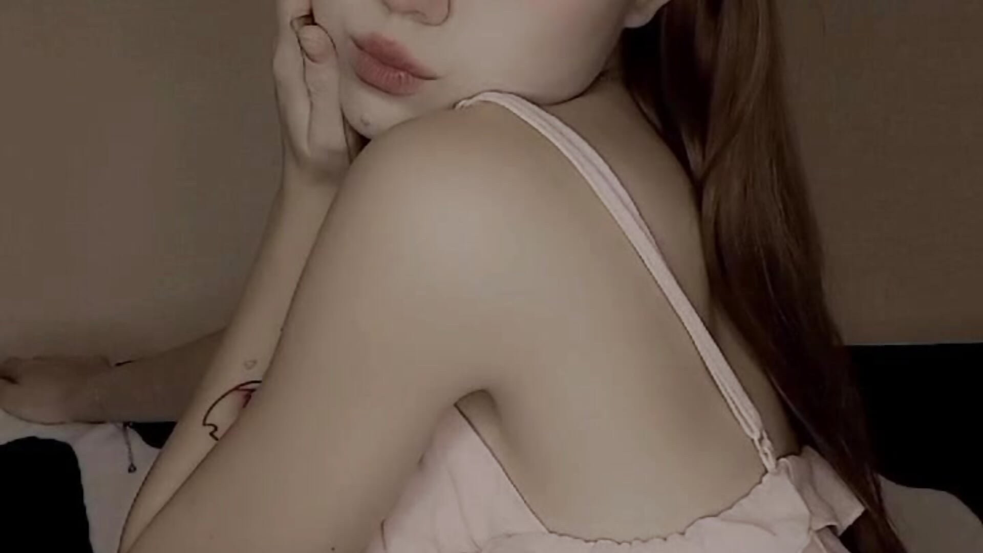 A cuteness that charms you - CloverDrews 캠 모델의 동영상