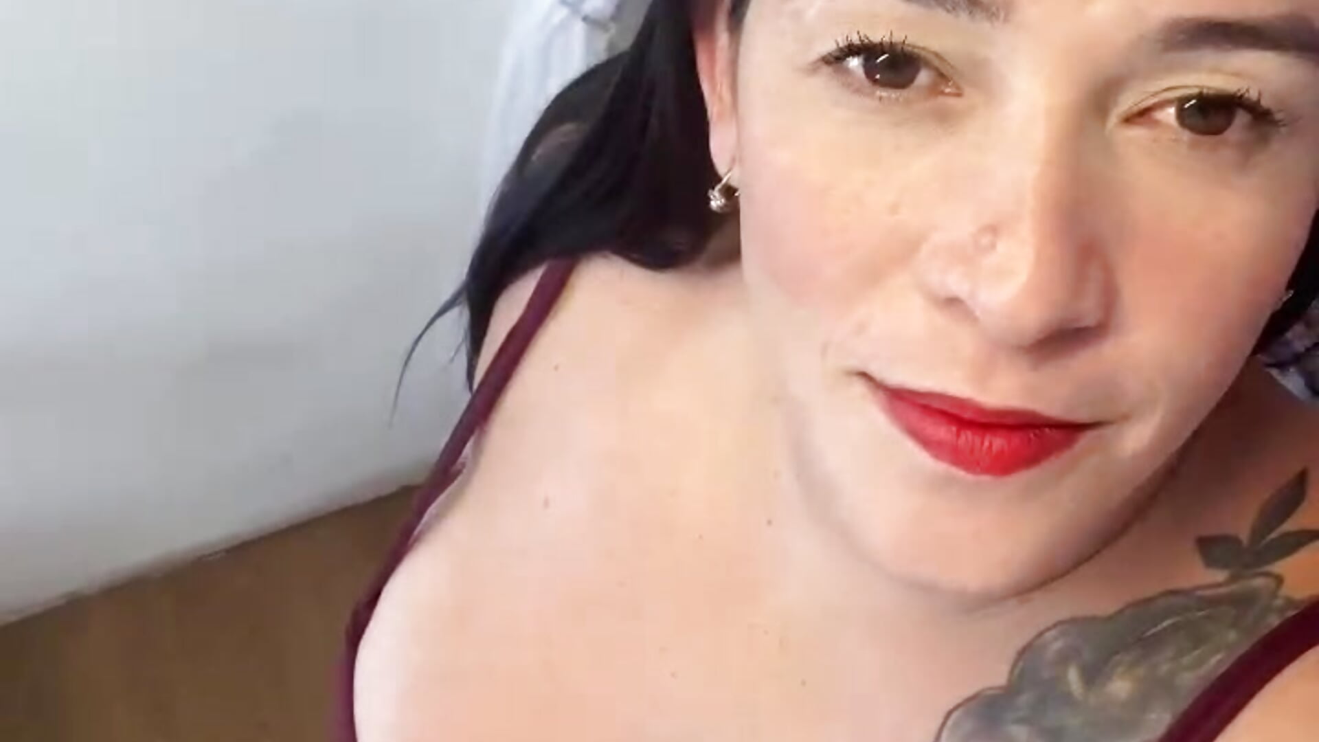 I don't know which angle is better - video by StefanyWilliam cam model