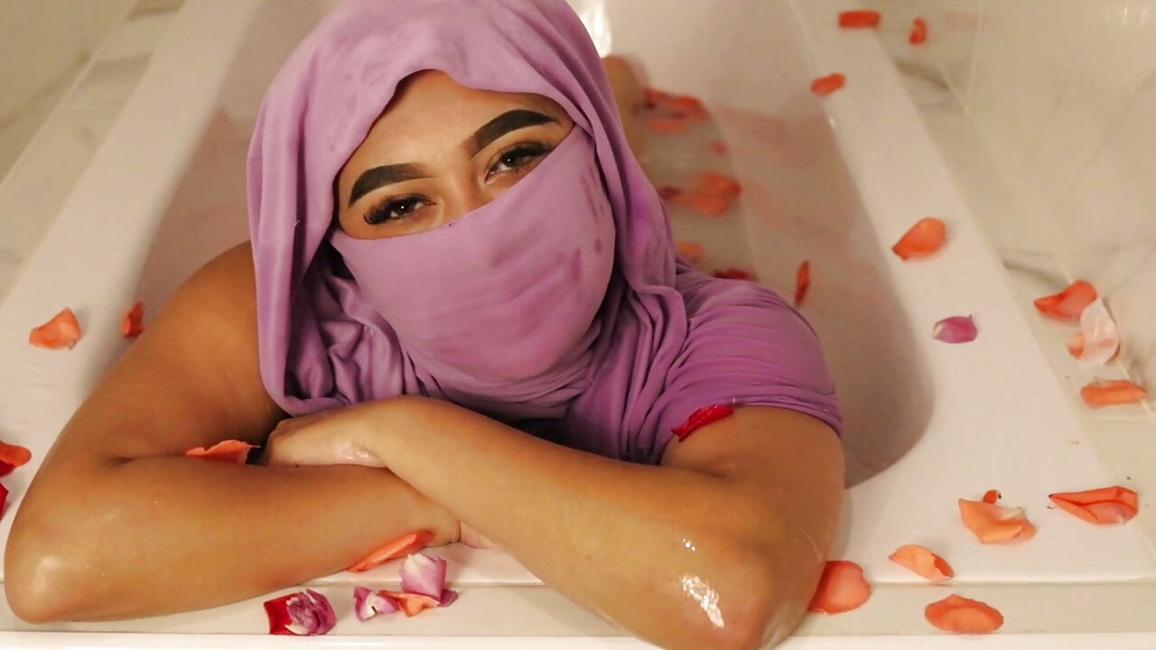 welcome - video by _ghaliaa cam model