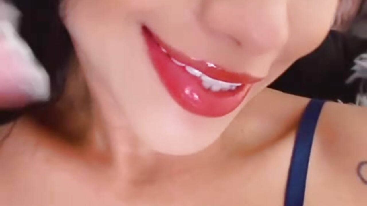 A Little Tease #bigass #kiss #tease #atina #smalltits - Video von ScarletTorres Cam-Model