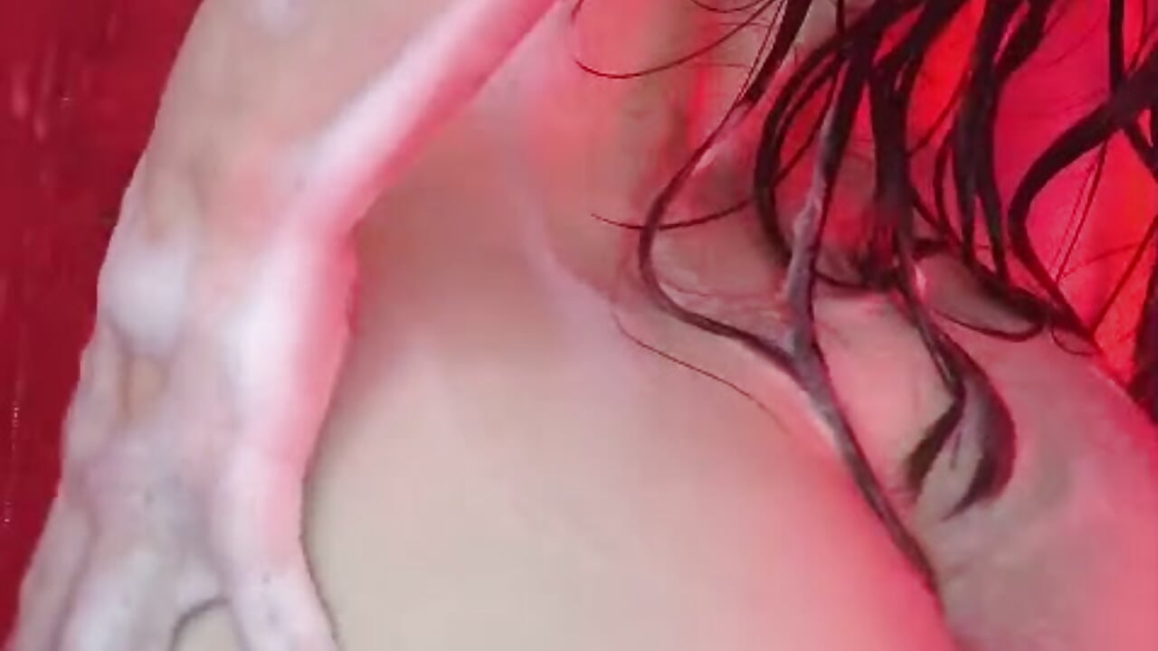 Do you want to come take a shower with me? ?😈🔥🥵 - video của người mẫu cam Chloemin