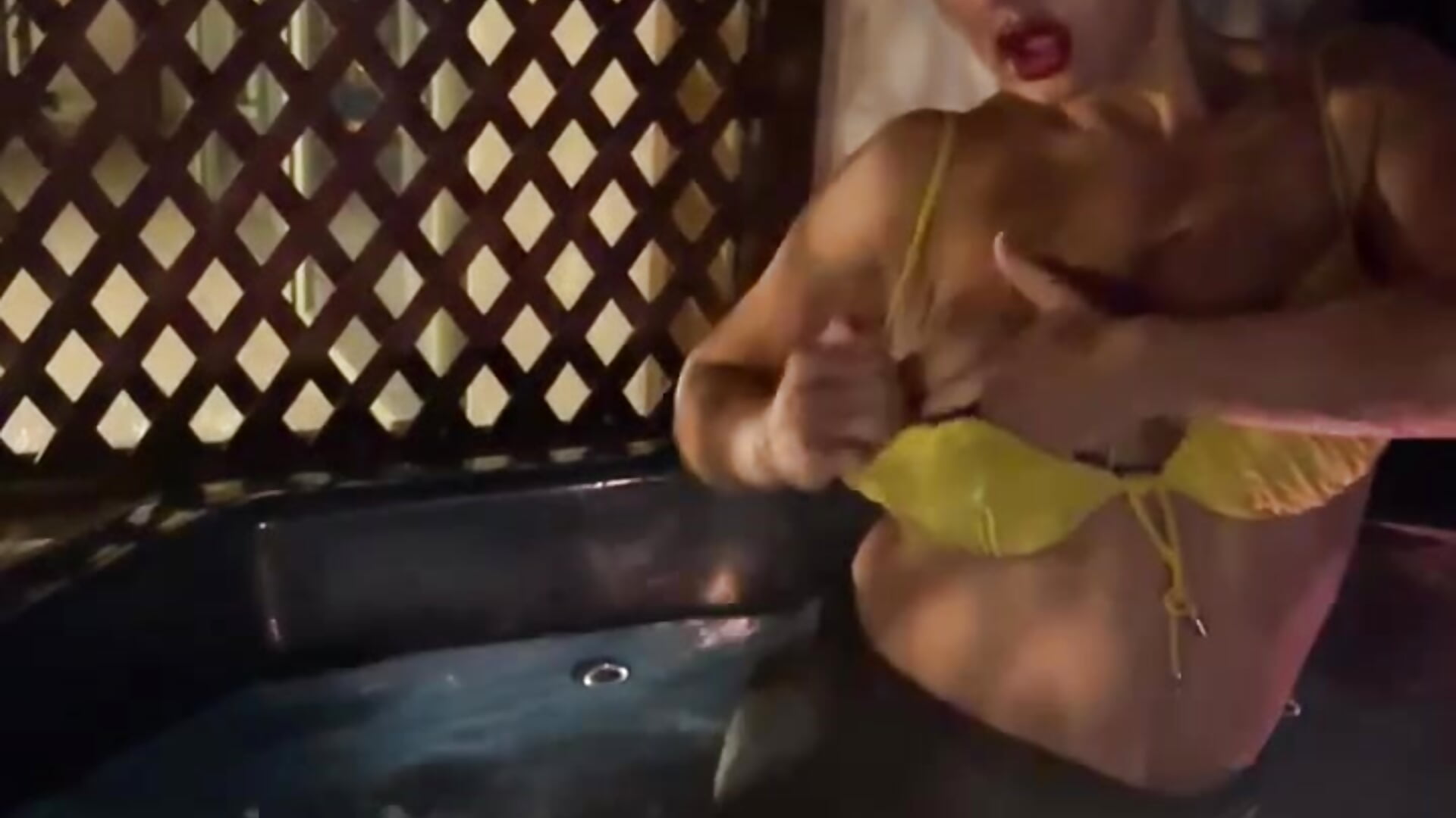 Soo hot girl in jacuzi - فيديو من Alisasex@xh موديل الكام