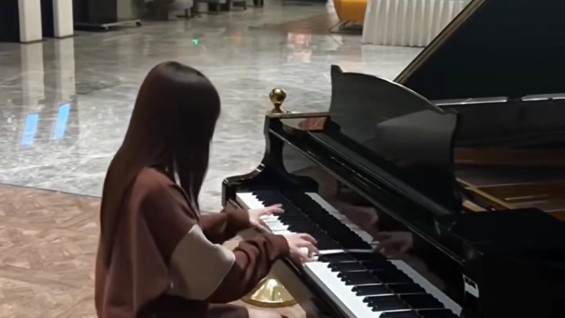 1d01438455686fb78490aee7b6e53f0a_watermask - video by momo-2580 cam model