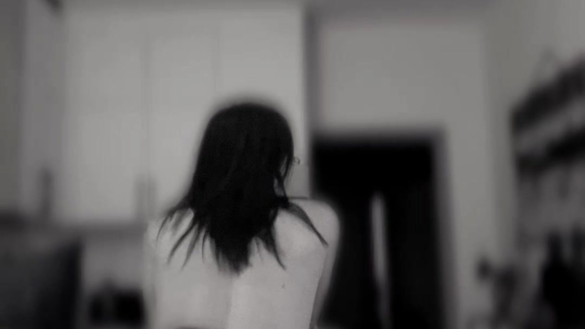 Taniec z gołą dupcią i tampon w cipce widoczny w filmiku - video by slodkawariatkaa45 cam model