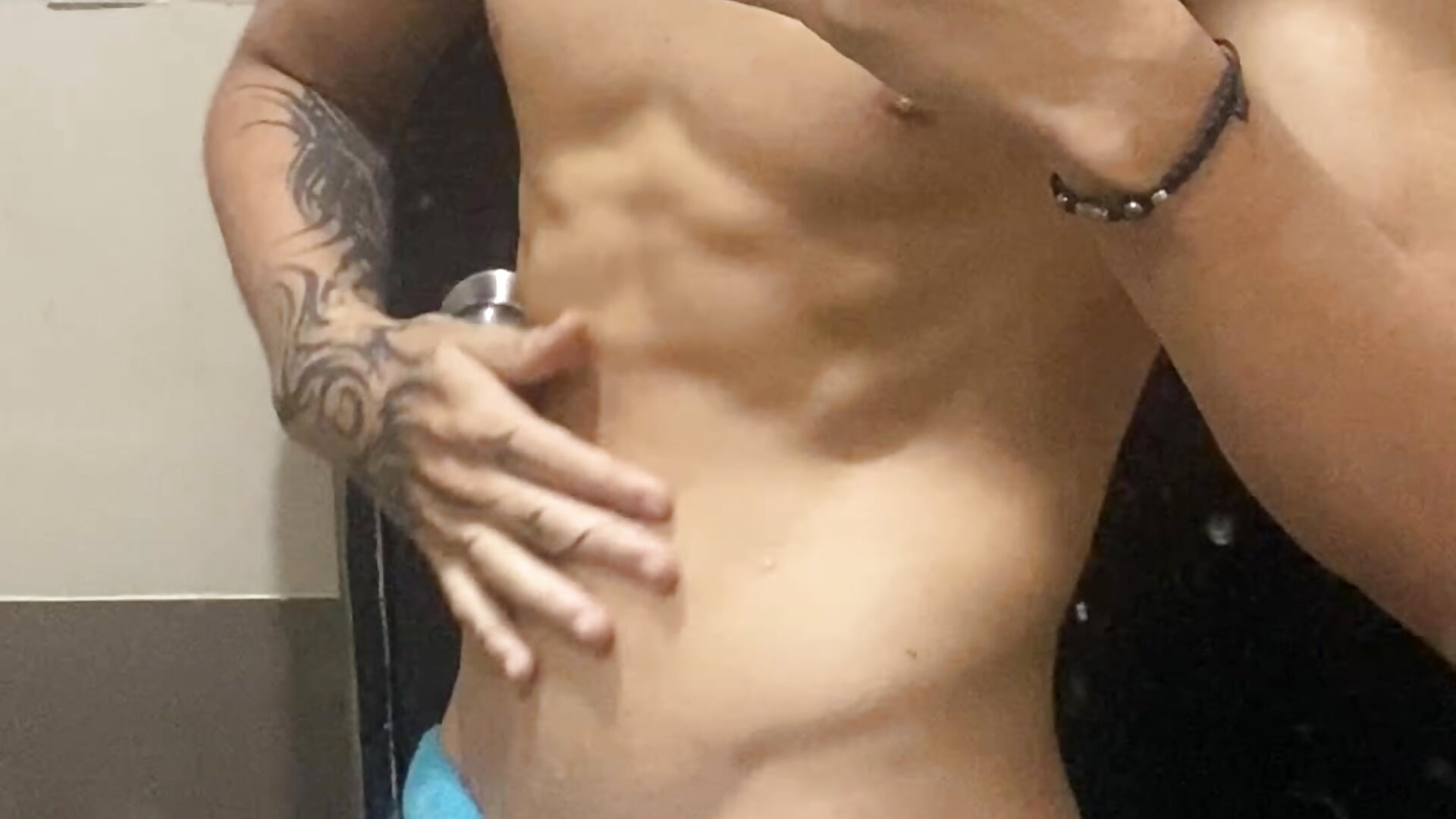 Ready to the shower - clip cu _realwav model videochat