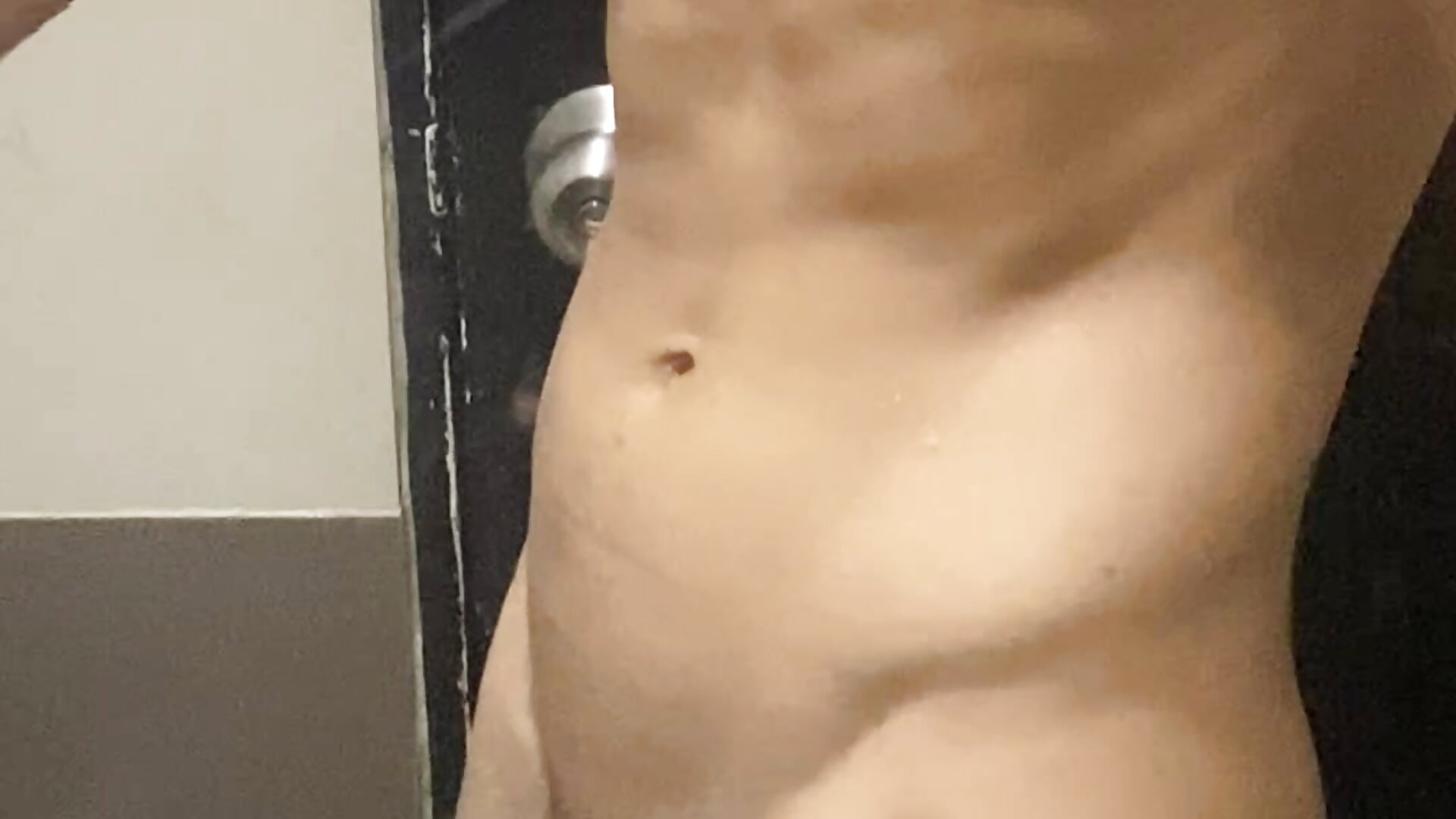 Play in the bathroom - clip cu _realwav model videochat