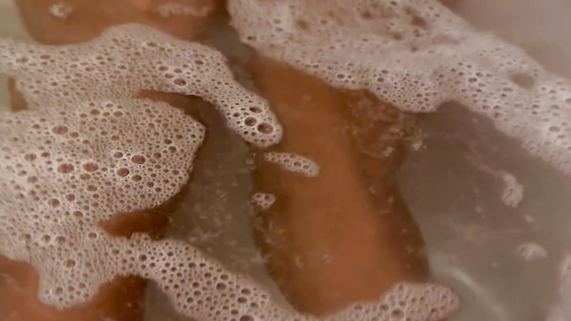 toes & bubble bath - video by prettyykitty22 cam model