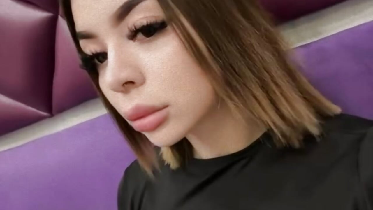Am i cute? - video by BonnieMiler cam model