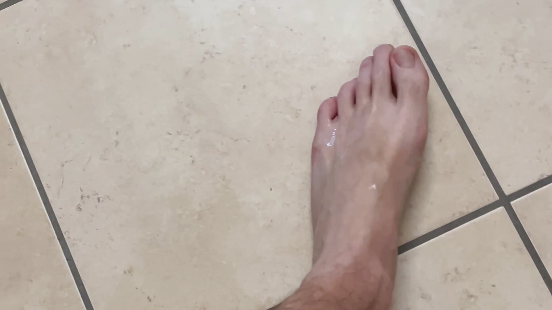 “Cum on the floor.” - video by Manu97k cam model