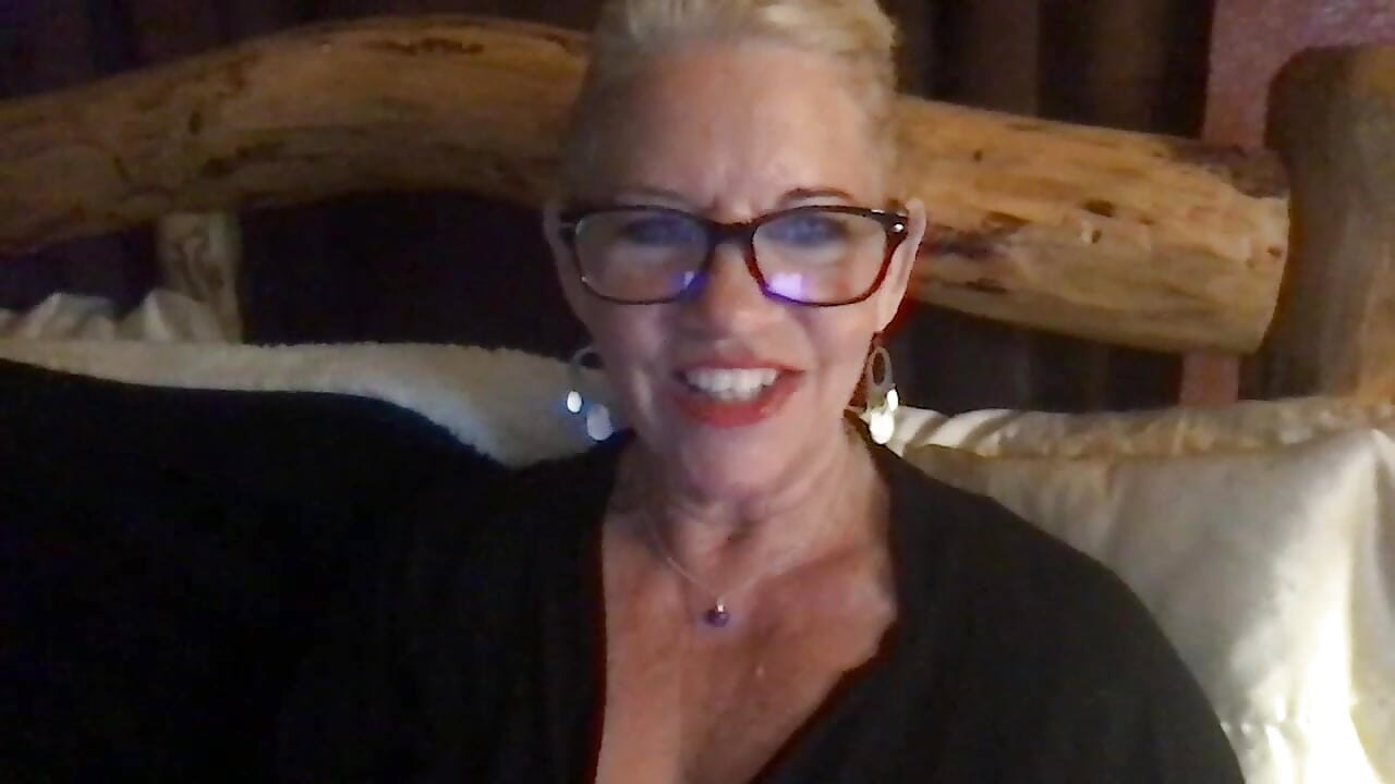 Reading a short spicy excerpt for you - video by SubMissOlivia cam model