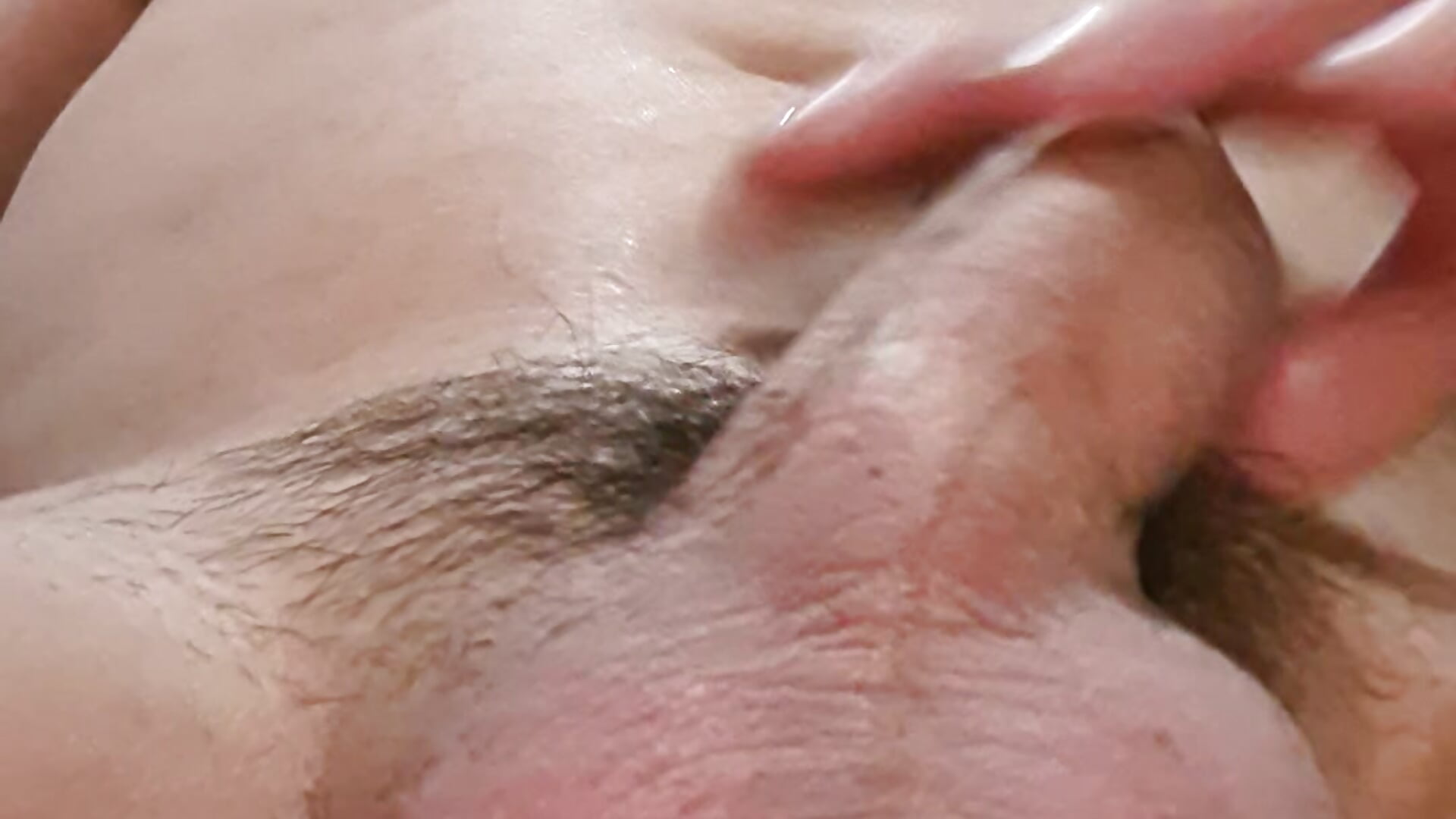 Watch the big dick being inserted into the artificial vagina. Xem khoai to đút âm đạo giả