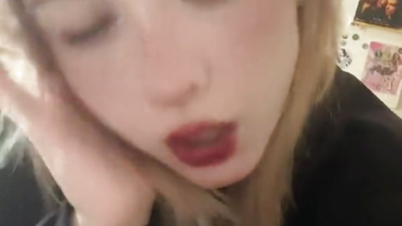 Fooling around a bit ))) - video by Nana_Wilson cam model