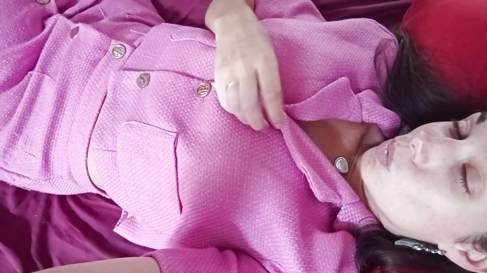 Open or Close ?? - video by Charlymiller cam model