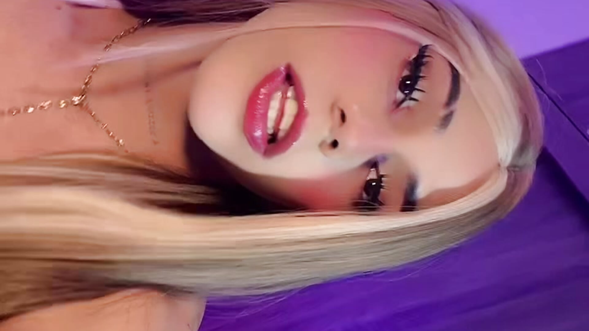 :) - video by Flora_Minx cam model