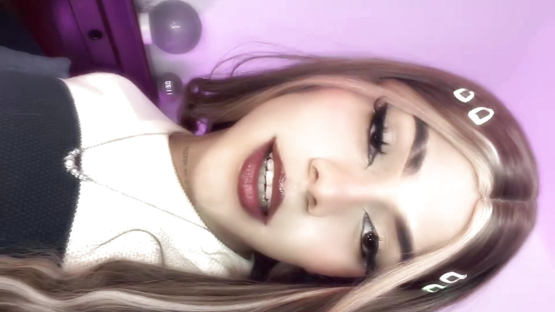 🦋 - video by Flora_Minx cam model