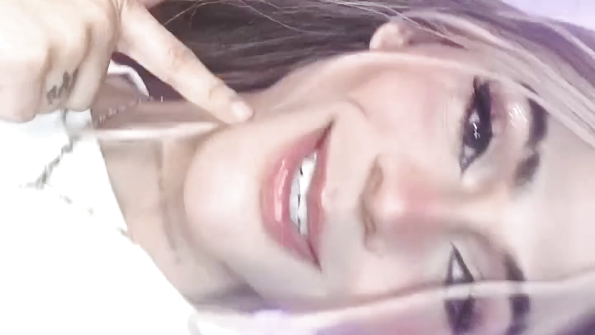 🦋 - video by Flora_Minx cam model