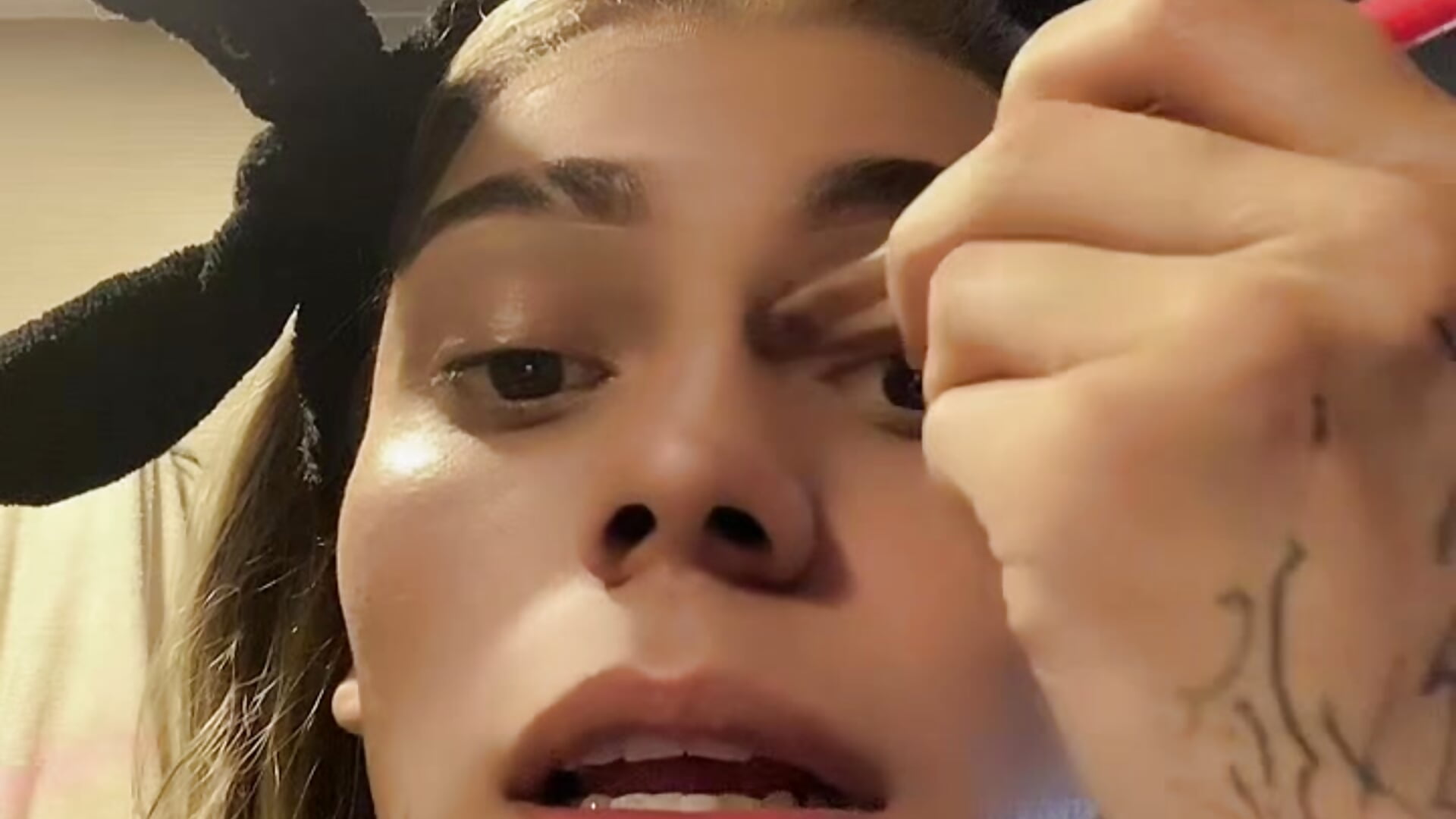 I like to share with you everything I do - video by Flora_Minx cam model