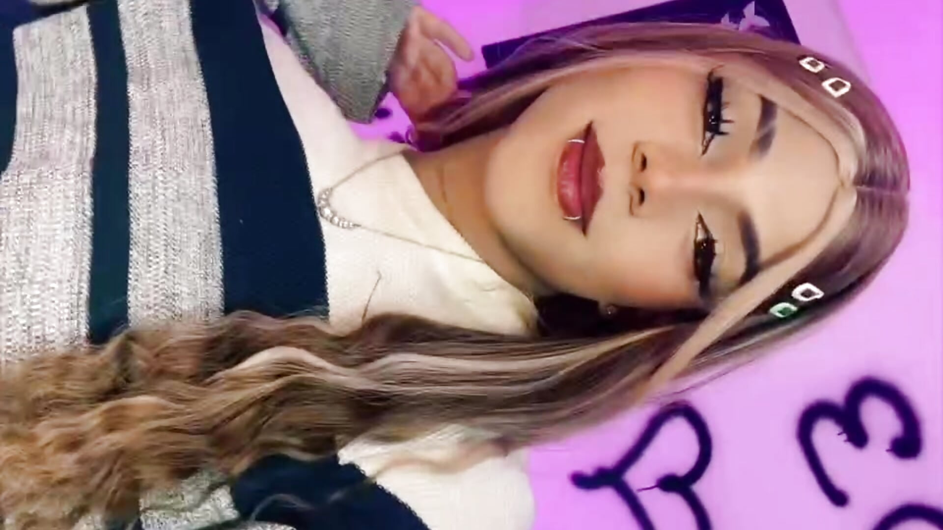 🥰 - video by Flora_Minx cam model