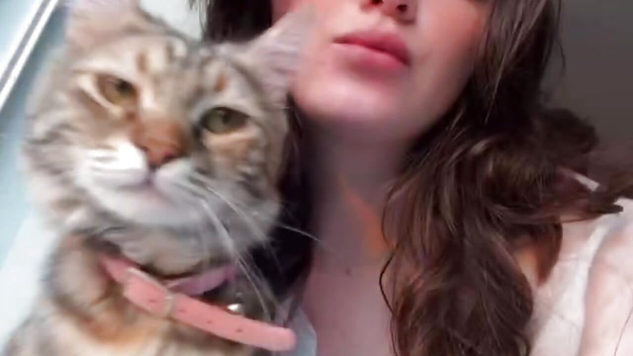 Meowww ^_^ - video by VanessaGrome cam model