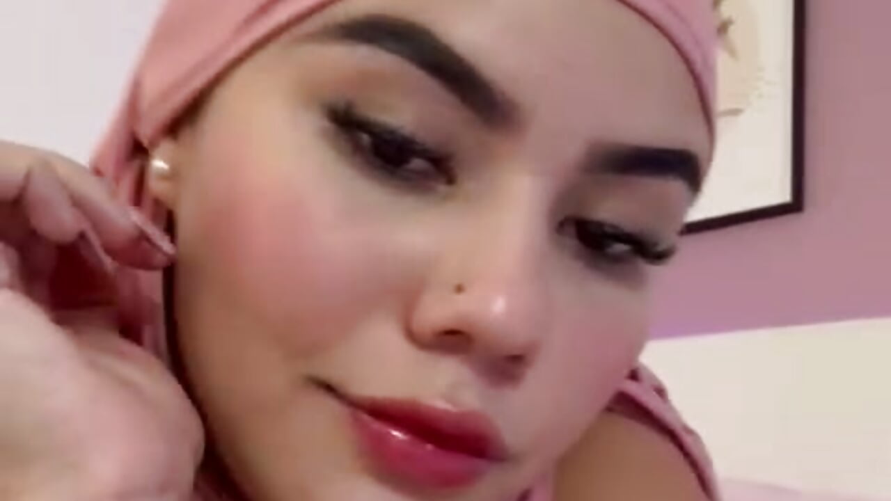 Subtly irresistible.💕 - βίντεο μοντέλου _Saandy