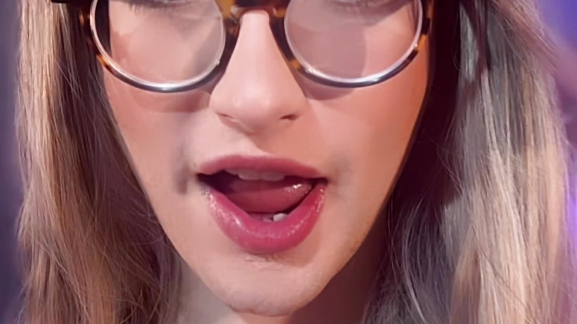 Online 😈😏 - video by rousseblossom cam model