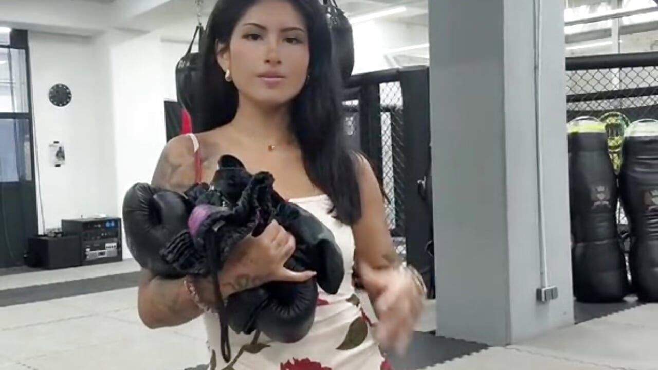 Wer wohl stärker ist 👀 - video by mrskarmaa cam model