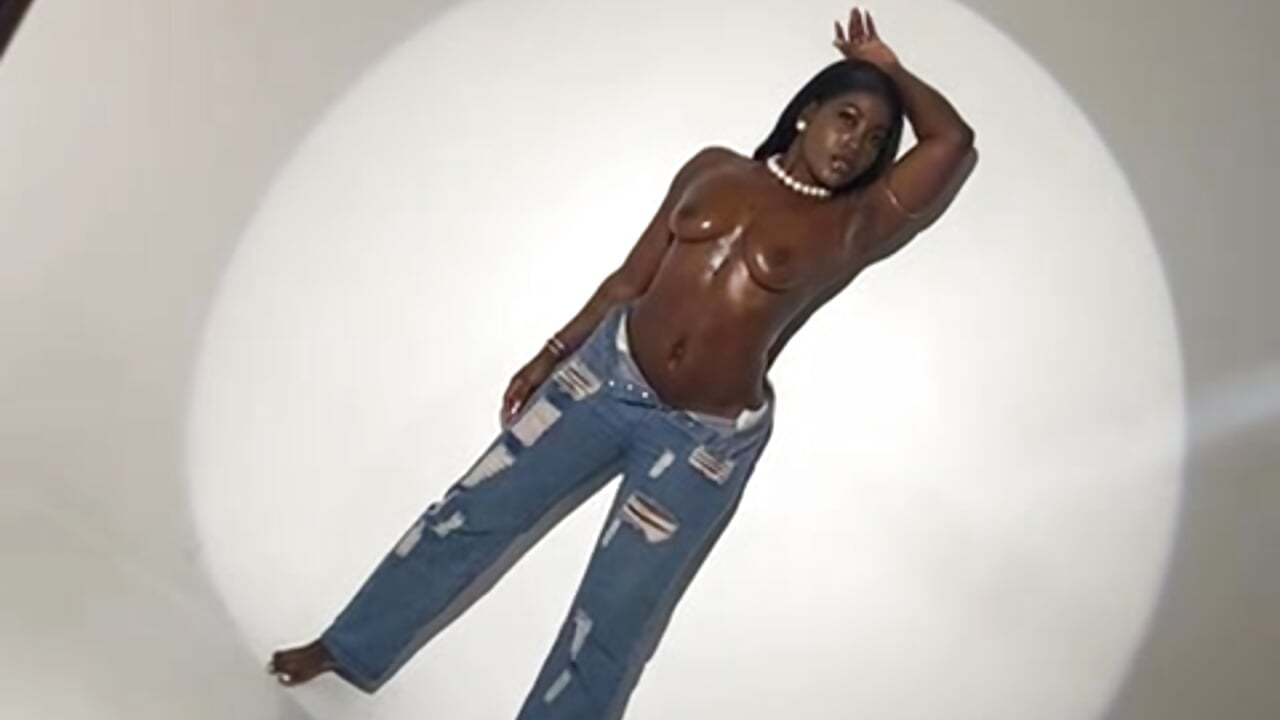 sexy emilly – video modela na kameri Emilly_roaa