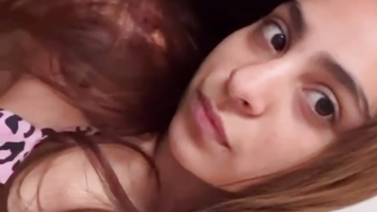 hi welcome! - video oleh model kamera AIXATRISTA1