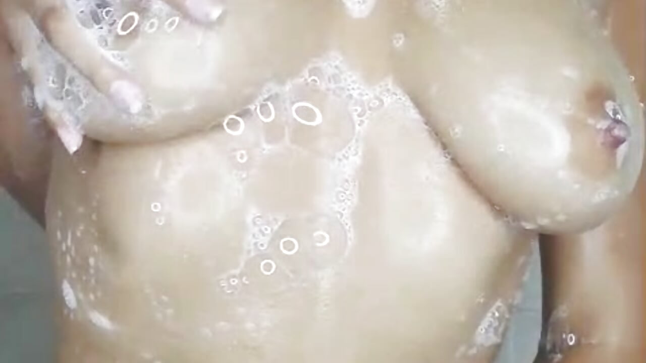 A very hot bath 🥵
