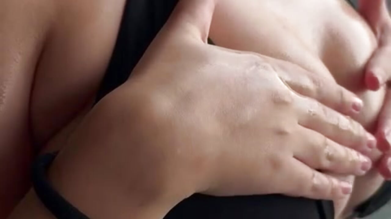 Oil body 💖✨ – video od webkamerové modelky jhade_fox