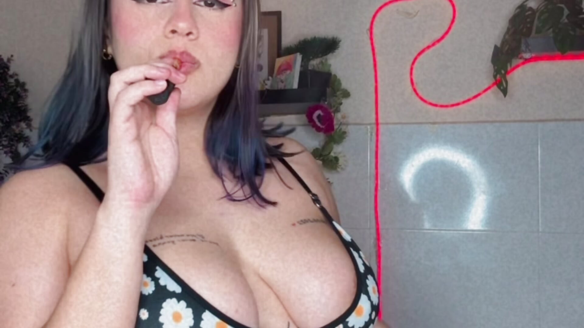 Do you like my flowers? - video by Lana_Herondale cam model