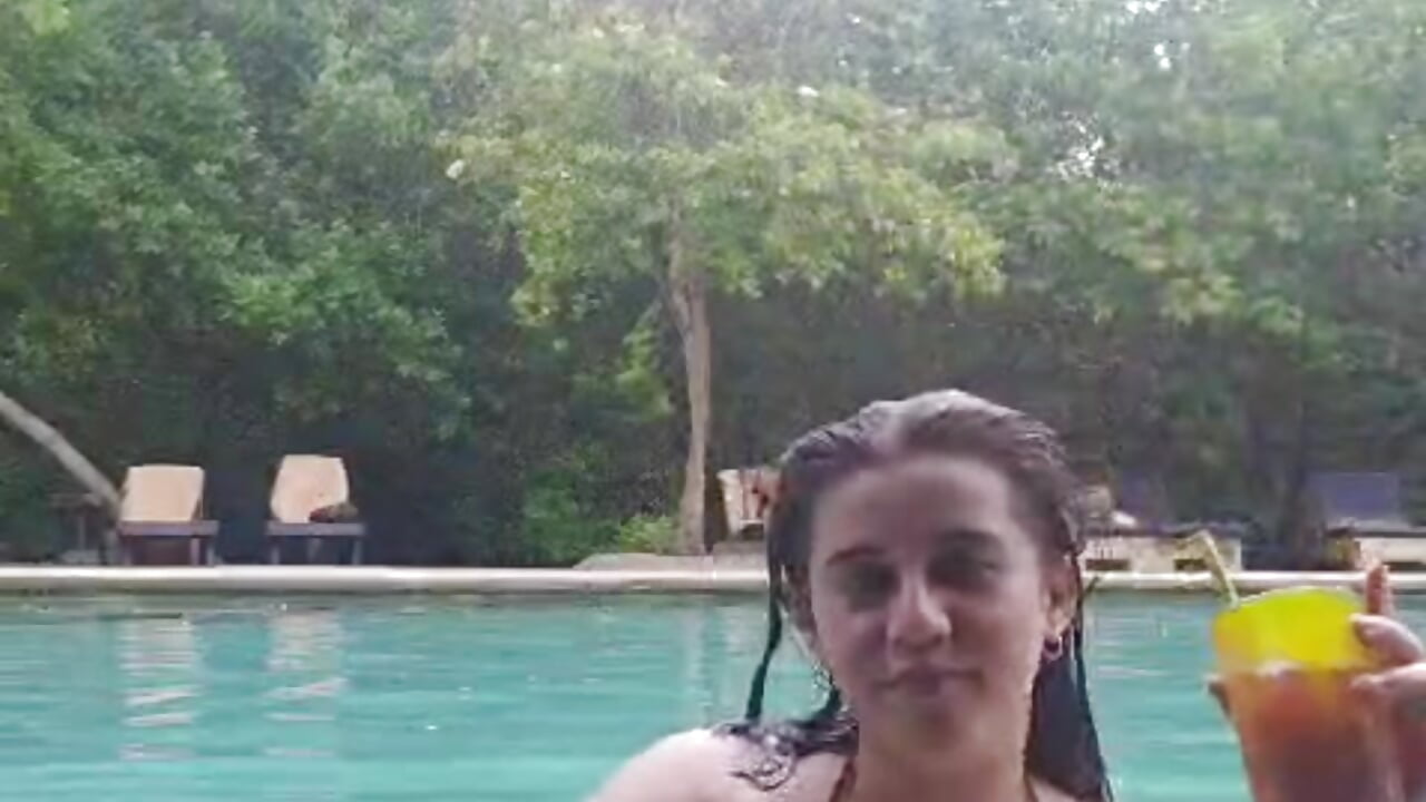 Drinks in the pool bar 🥂🙈 - video by Lana_Herondale cam model