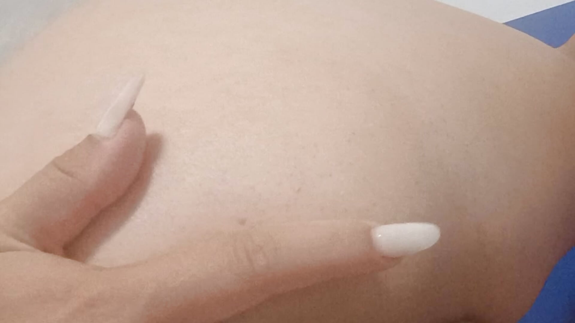 Finger ass – video od webkamerové modelky Noraa_me