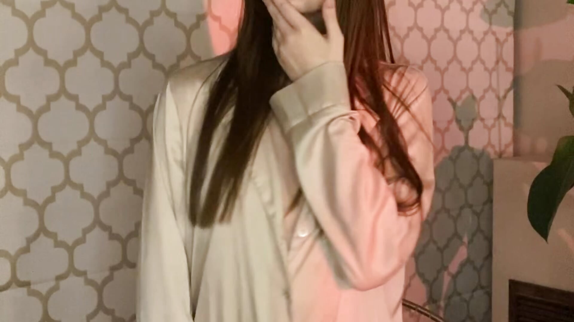 Cutie teases🤍 - video by VentiGarfe cam model