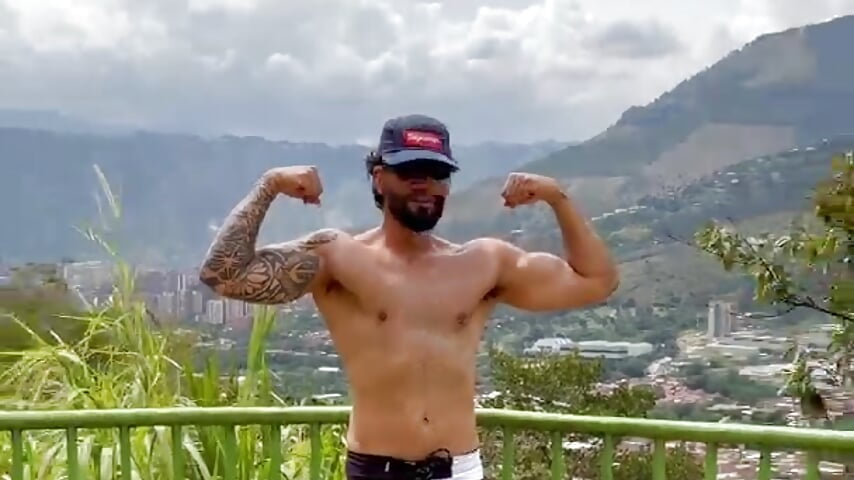 Outdoor muscle game - yorbymaxx-এর ভিডিও