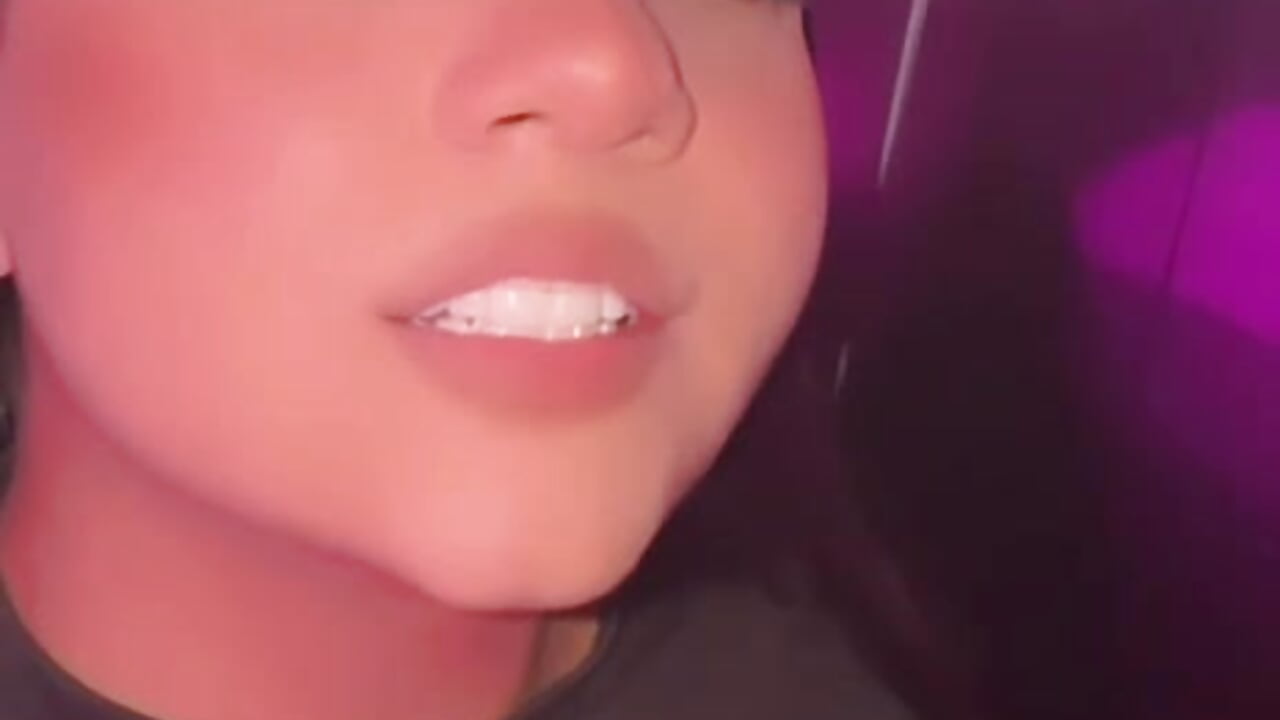 My friend gives me all her squir in my face 💦💦