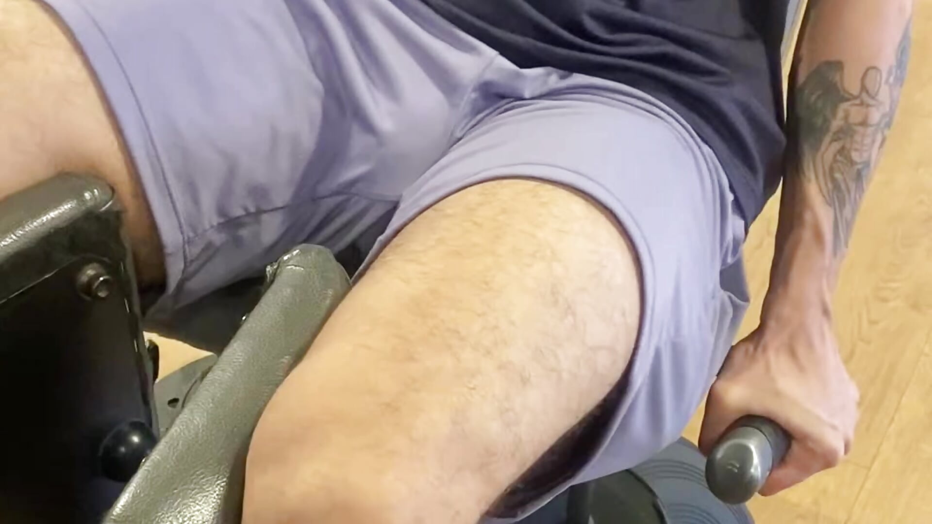 My gym day exercising my big balls - aphrodita_hotaz adlı kamera modelinin videosu