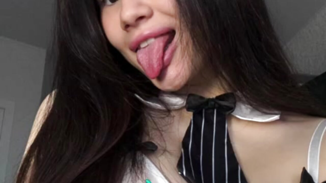 Naughty cherry - video by ViolaVow cam model