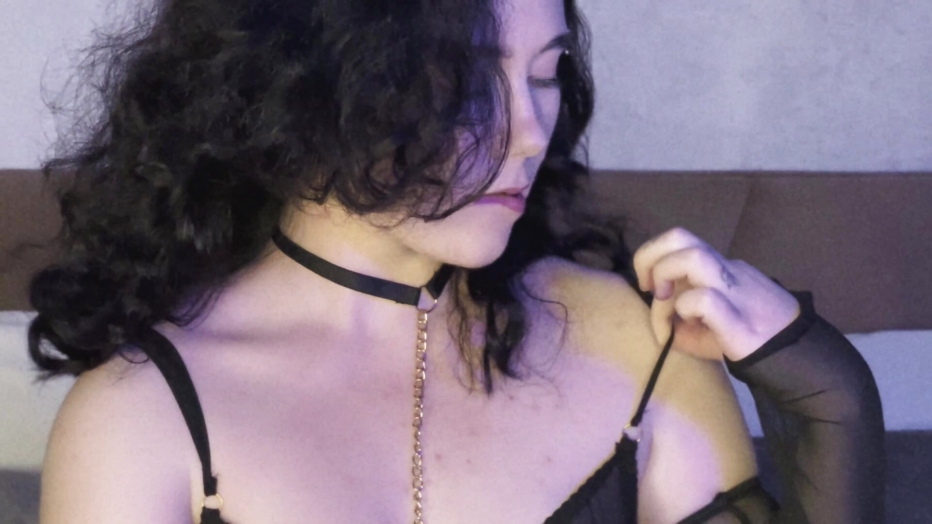 Sensuality in bed - video by RinaShy cam model