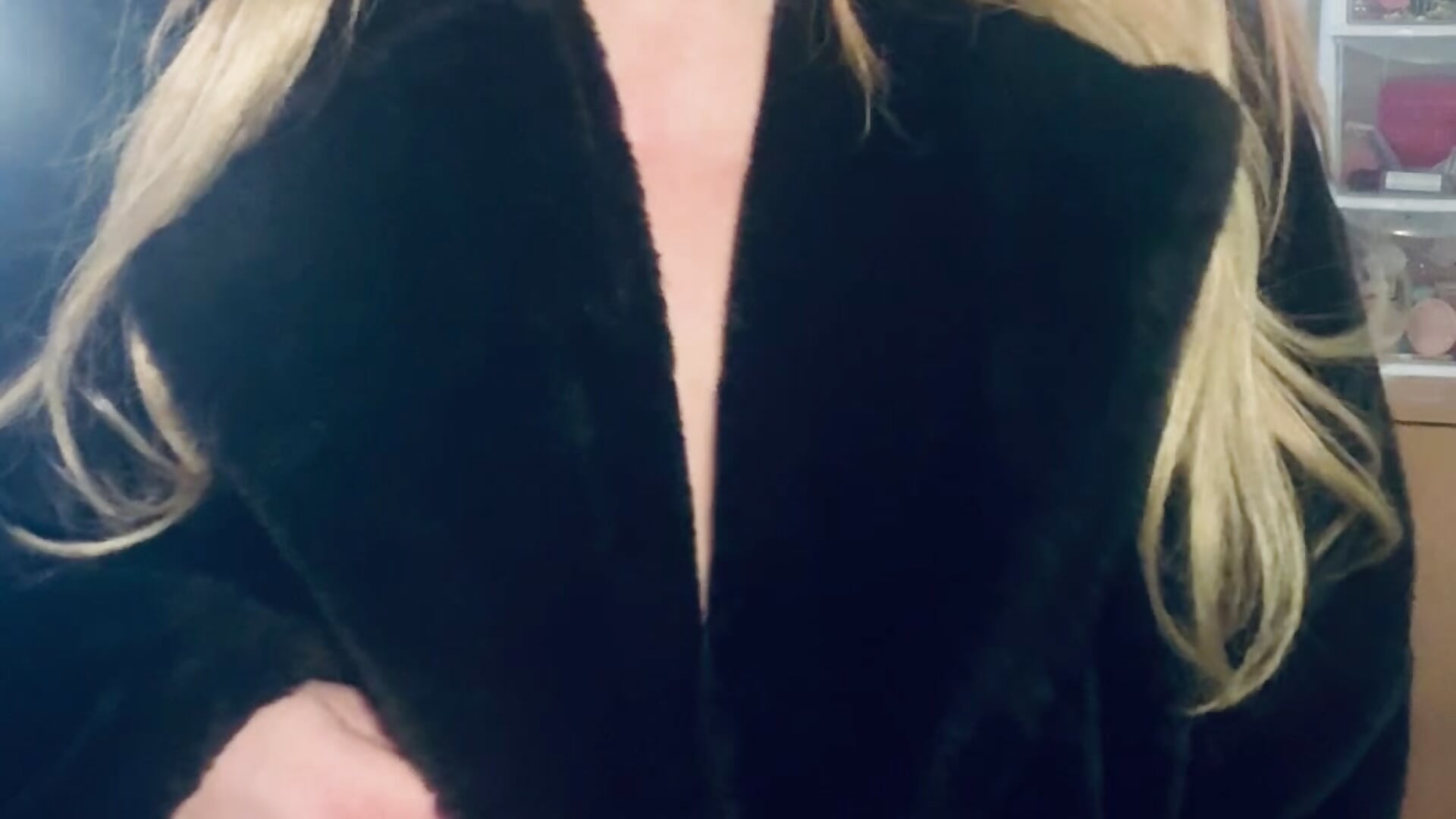 Opening my coat & Flashing u my naked body :)