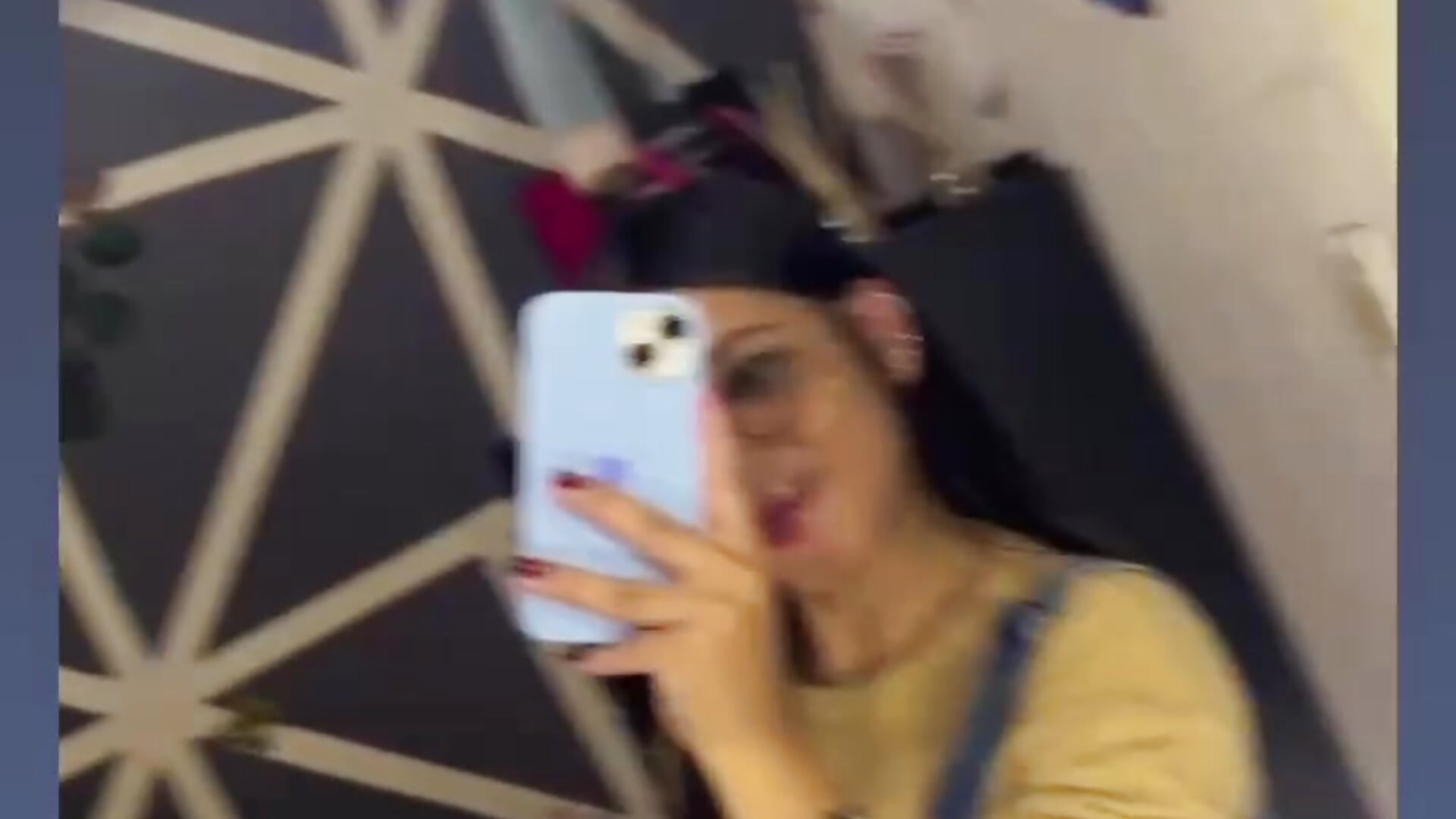 This is me!👸 - video của người mẫu cam Becky_G